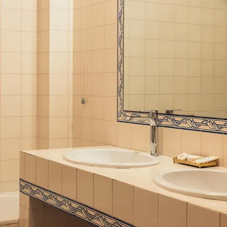 ゲストハウス Casa Da Ribeira 4*