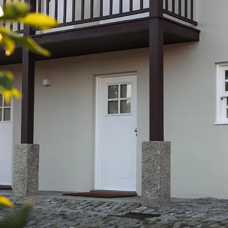 Casa Da Ribeira Гостевой дом Марку-ди-Канавезиш