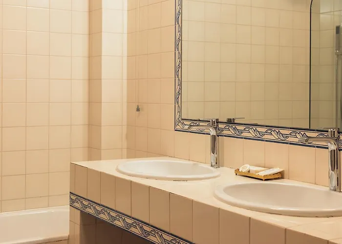 Guest house Casa Da Ribeira 4*